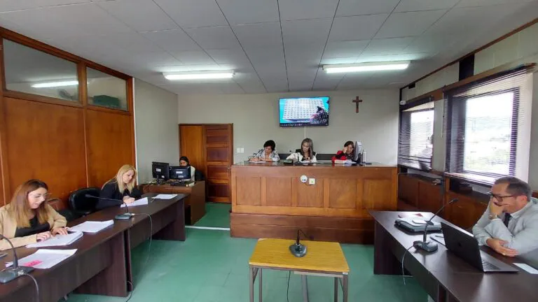 TRIBUNAL-DE-JUICIO-Juicio-a-DJEH-por-Abuso-sexual-y-Grooming-27.10.25.-jpg-768x432