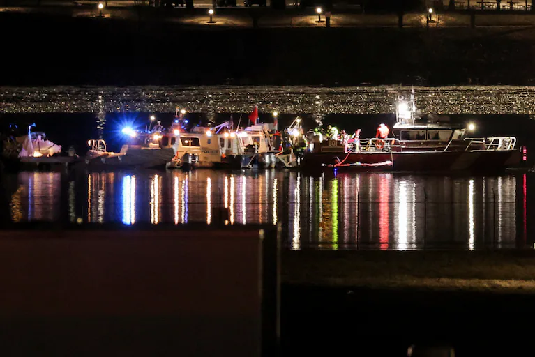 buscan-sobrevivientes-en-el-rio-potomac-foto-reuterscarlos-barria-D3NQBO3I6E7HRPL6ANXSJLR2RY