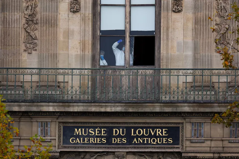 ROBO museo del Louvre1
