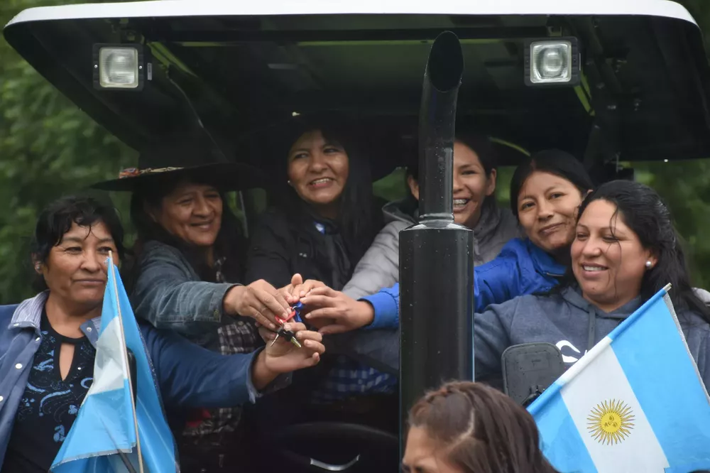 Mujeres productoras reciben tractor-_7347