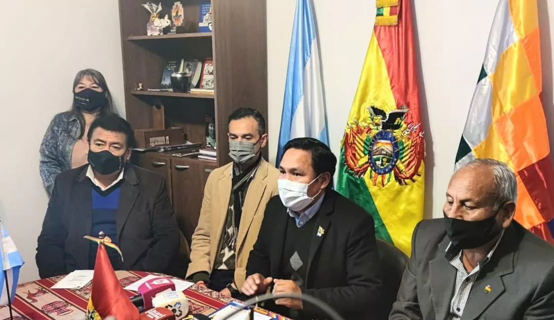 consul bolivia 6 de agosto