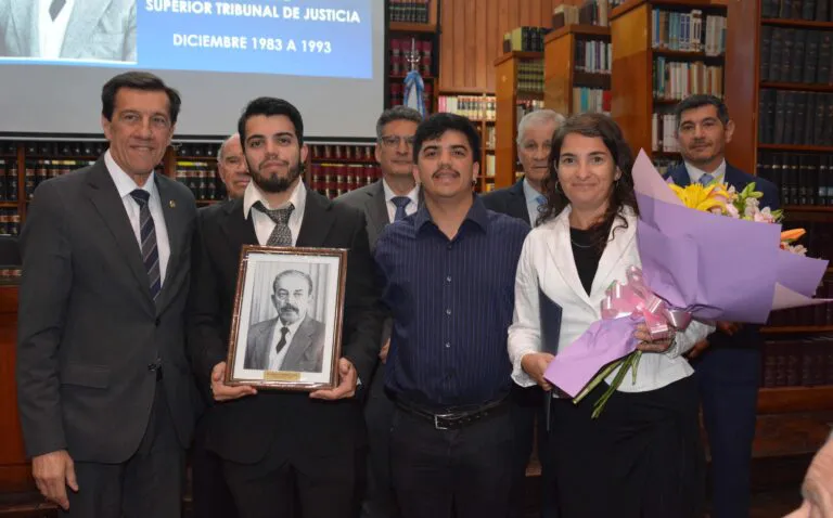 40-ANOS-DEMOCRACIA-FAMILIARES-DR.-AMADO-ROBERTO-CURA-16.9.24-1-768x478