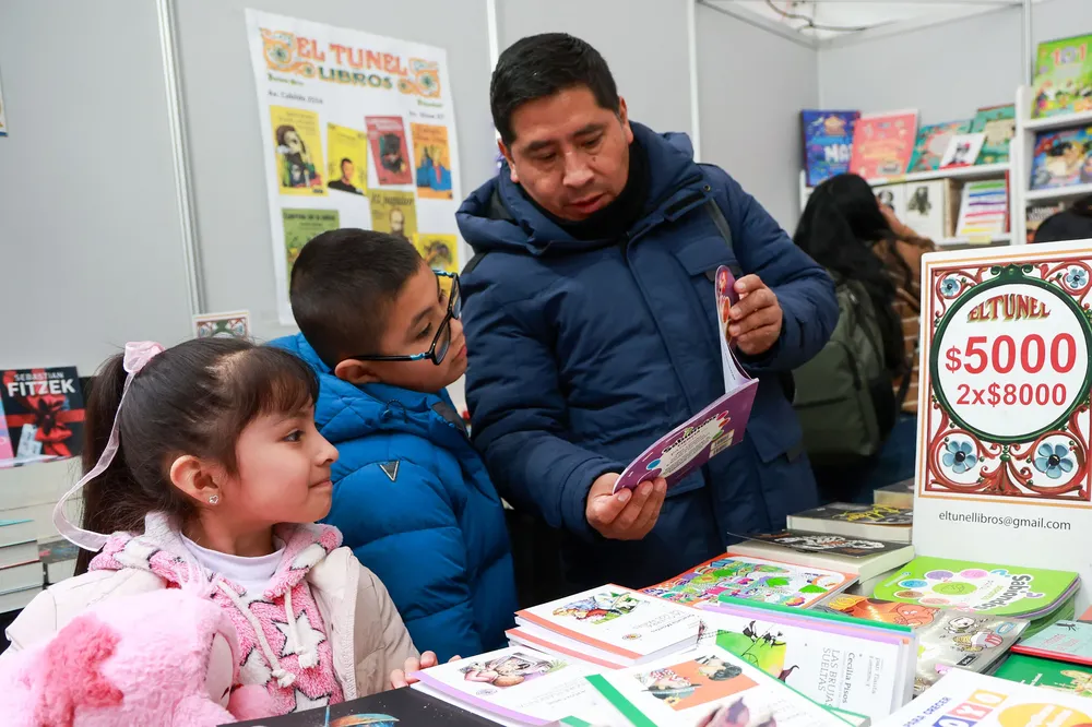 FERIA DEL LIBRO JUEVES 13 (1)