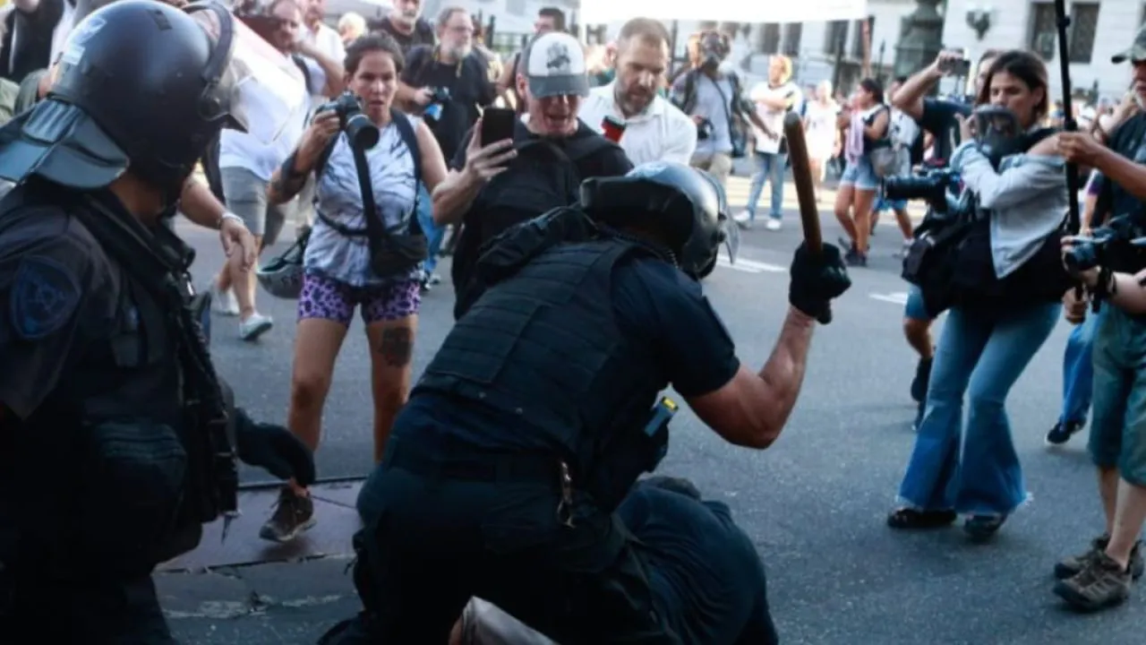 represion periodismo milei