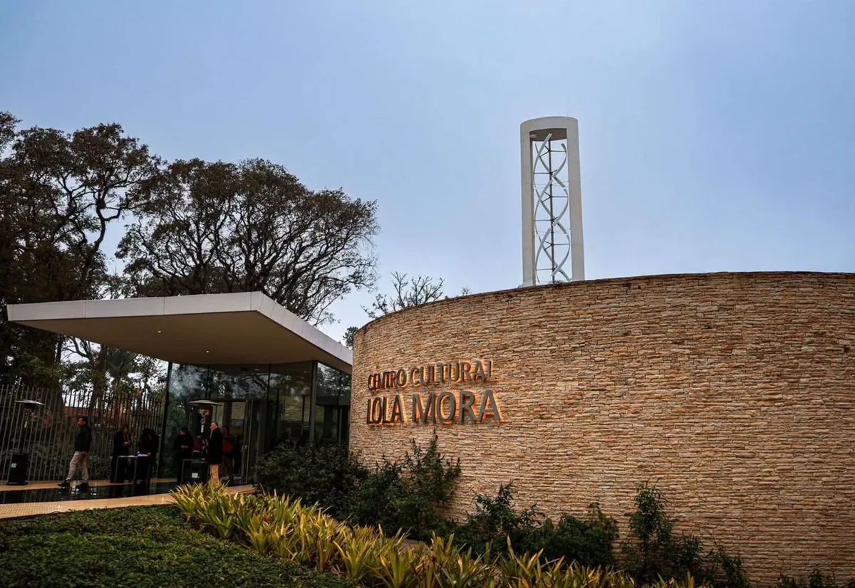 centro cultural lola mora, frente
