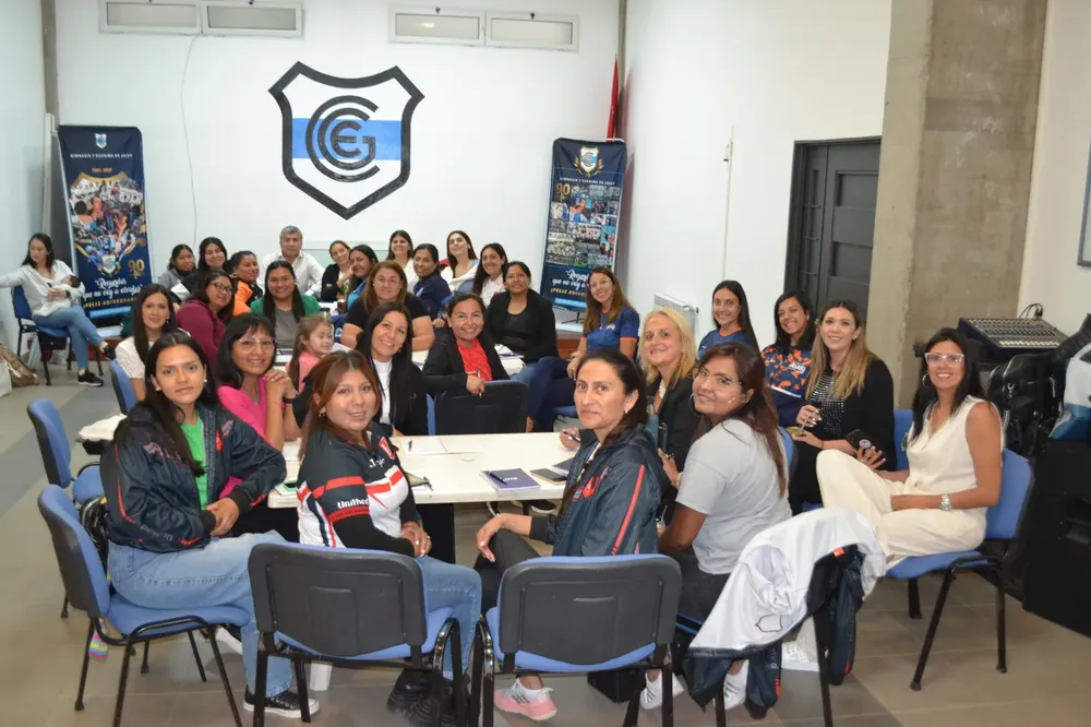 futbol femenino gimnasia y esgrima