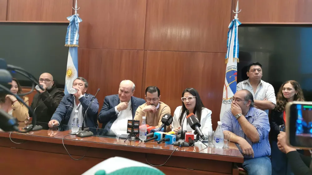conferencia prensa rivarola2
