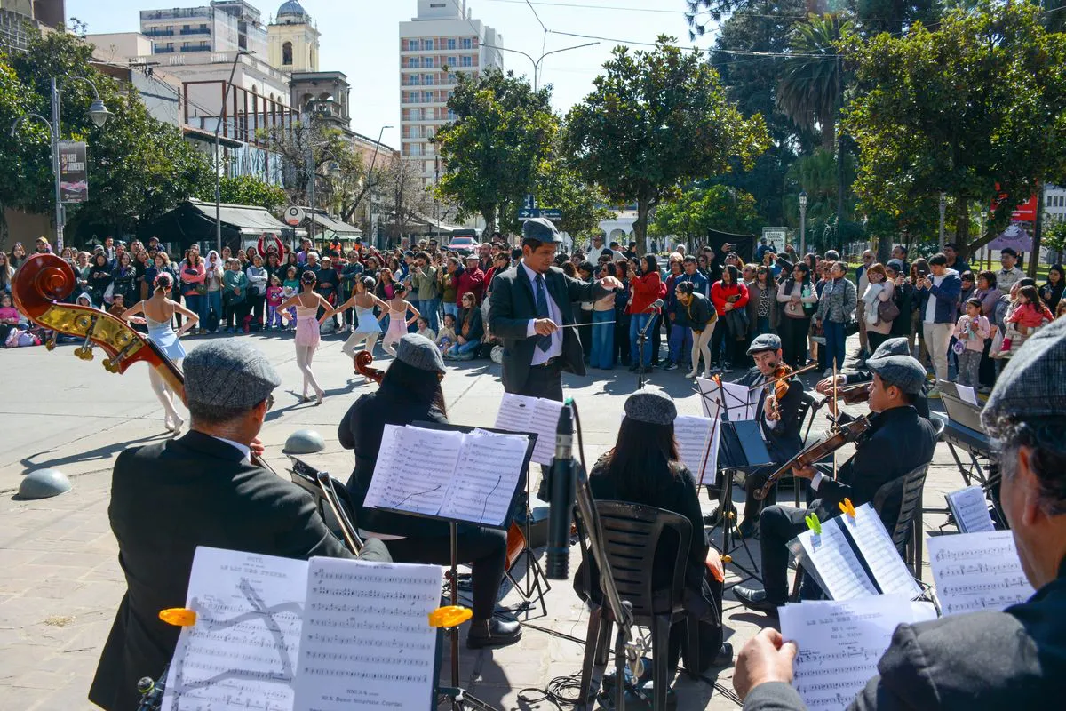 traslado-esculturas-al-centro-cultural-lola-mora (3)
