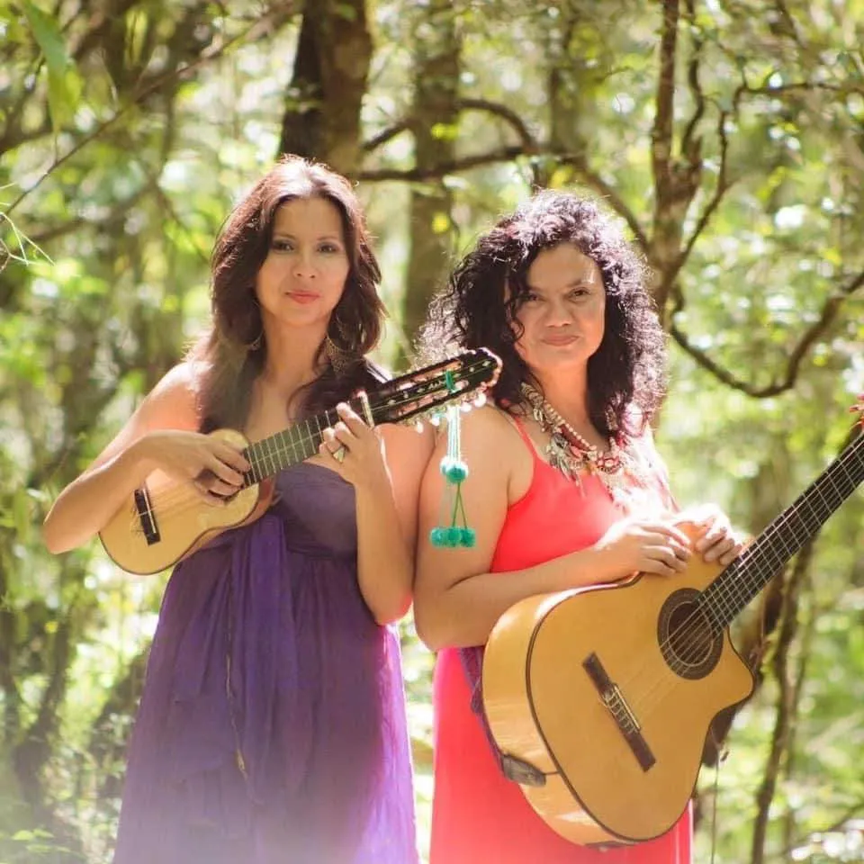 Cantoras noelia gareca caro Escobar q