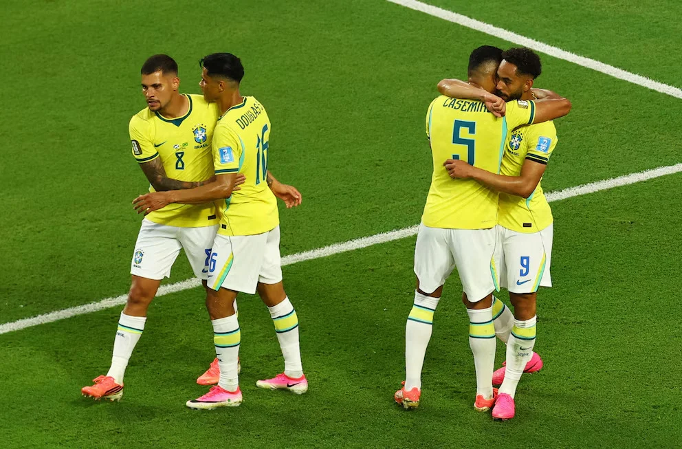 BRASIL CELEBRA PASE A LA SIGUIENTE FASE