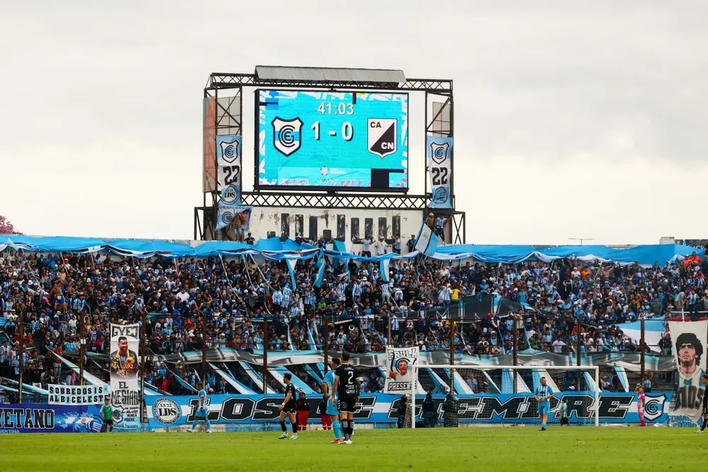 Cancha de Gimnasia jujuy hinchada1