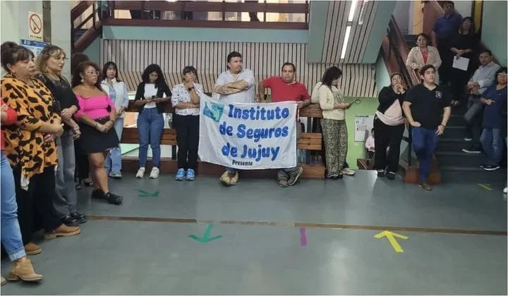 reclamo trabajadores del instituto de seguros