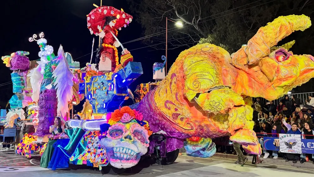 DESFILE CARROZAS-FNE11