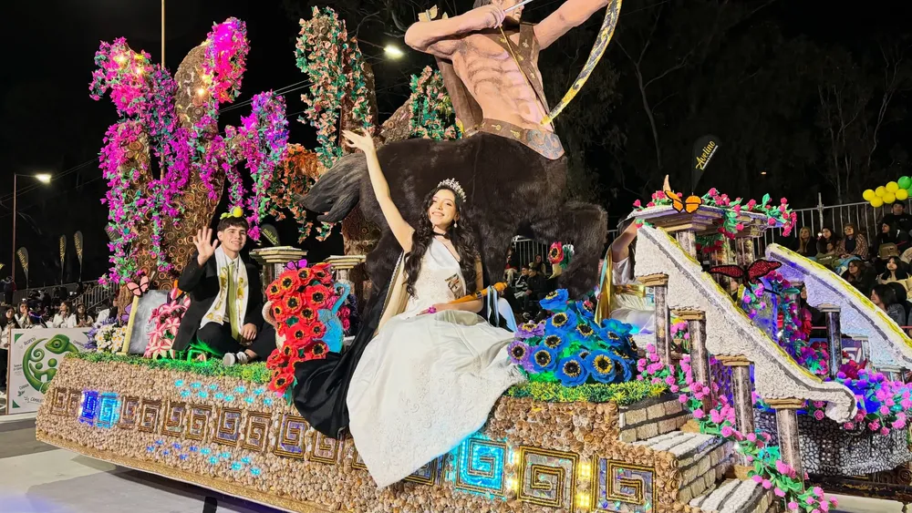 DESFILE CARROZAS-FNE15