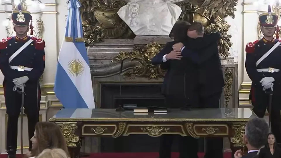 jura santilli triple abrazo