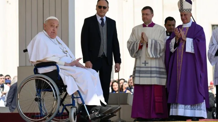 El Papa Francisco al final de la misa
