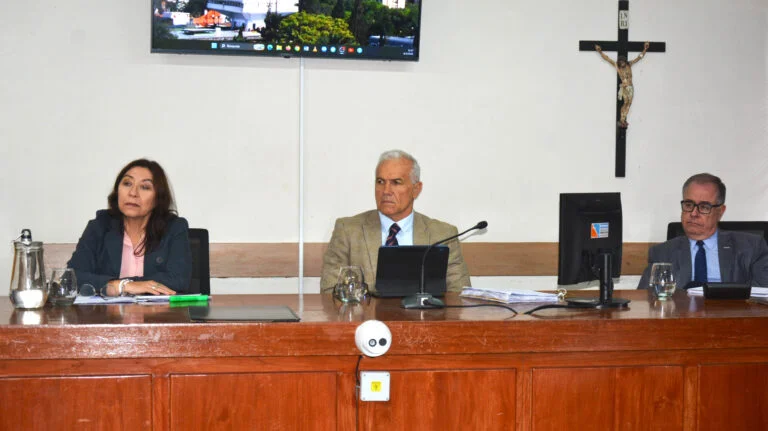 TRIBUNAL-FUNCION-JUICIO-Dra.-Barrios-Dres.-Gloss-y-Kamada-Juicio-a-HRA-por-Abuso-Sexual-9.3.26-1-768x431