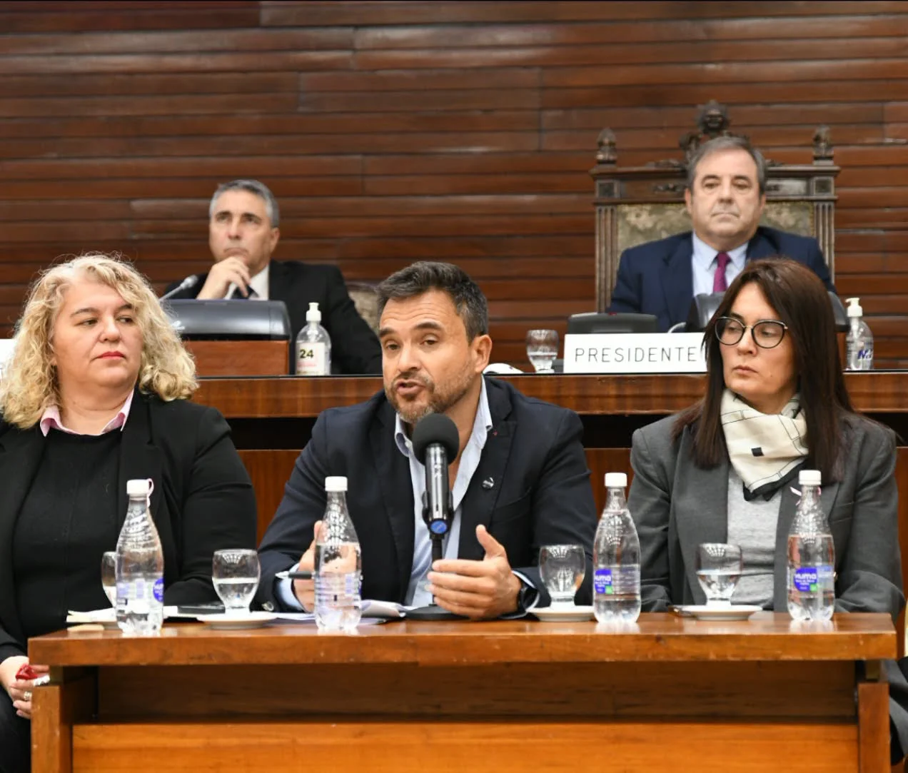 Posadas expone a dipustas entre dos colaboradoras