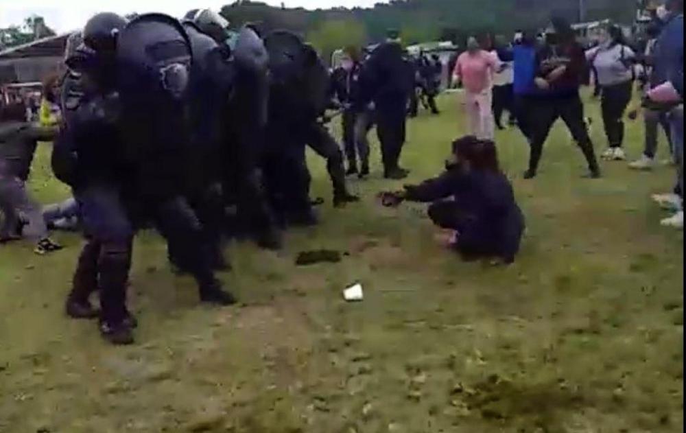 50085-mas-represion-policial-en-campo-verde-palos-balas-de-goma-y-gases-contra-los-vecinos