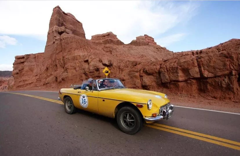 AUTOS CLASICOS CARRERA 2