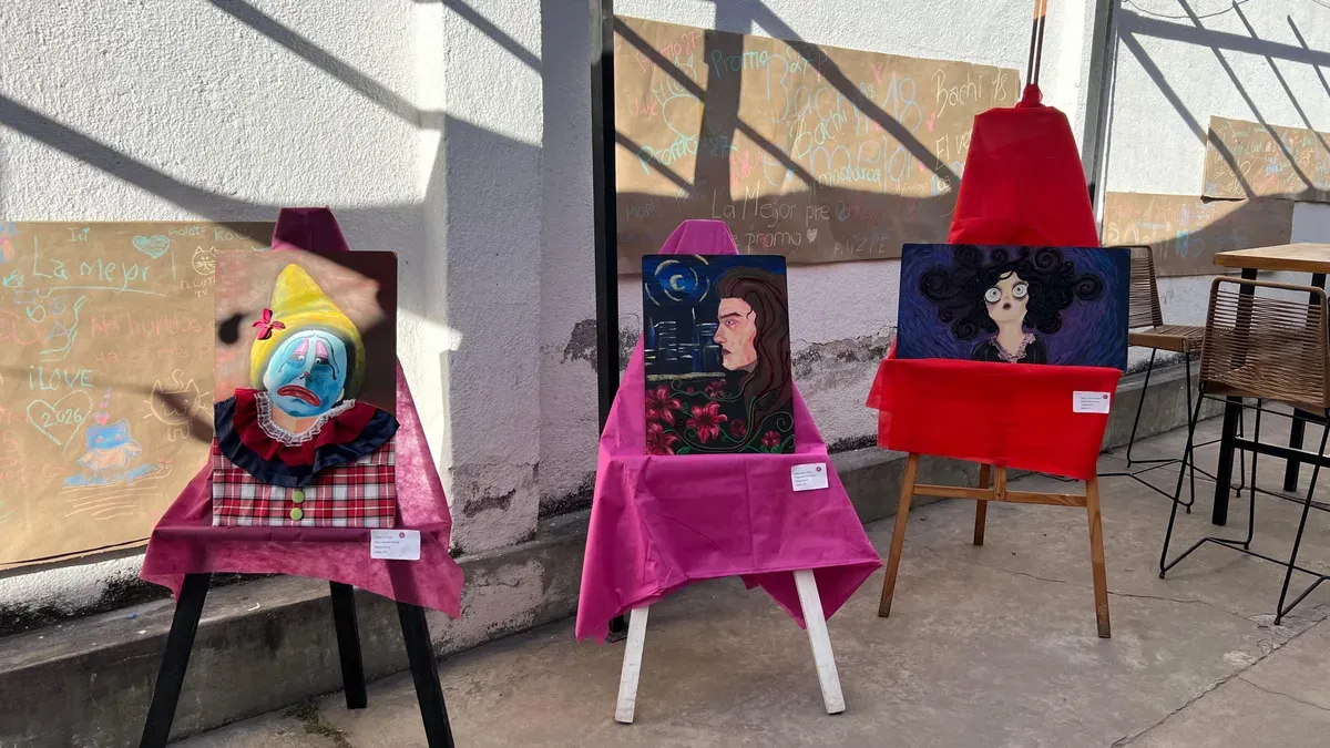 FERIA DEL LIBRO estudiantes primarios pinturas