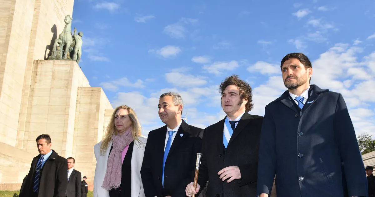 javier-milei-dia-la-bandera-rosario-5jpg