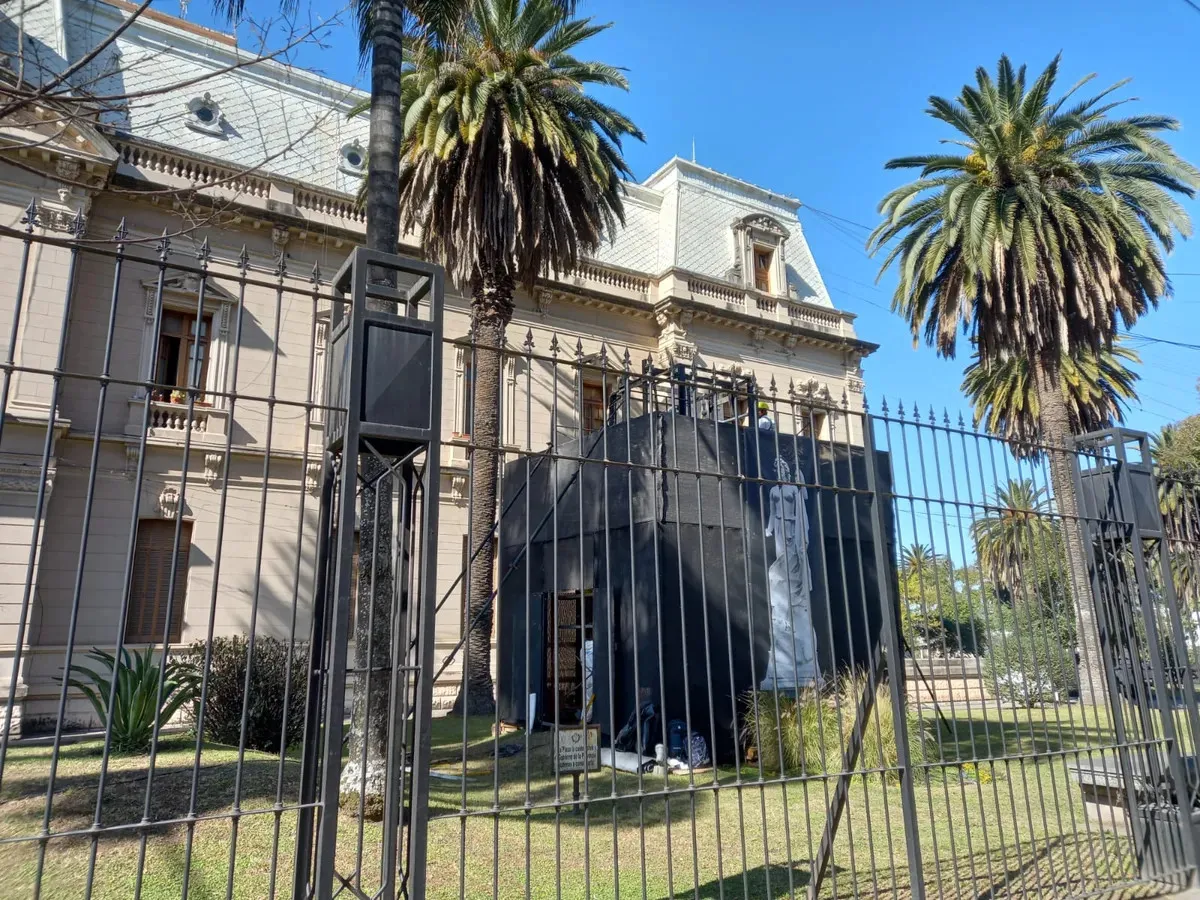esculturas casa de gobierno lola mora