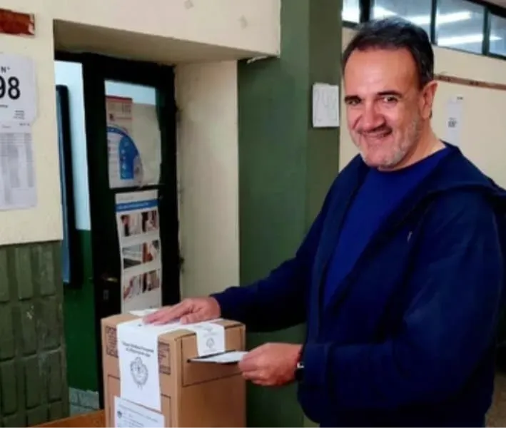 gustavo martinez votando