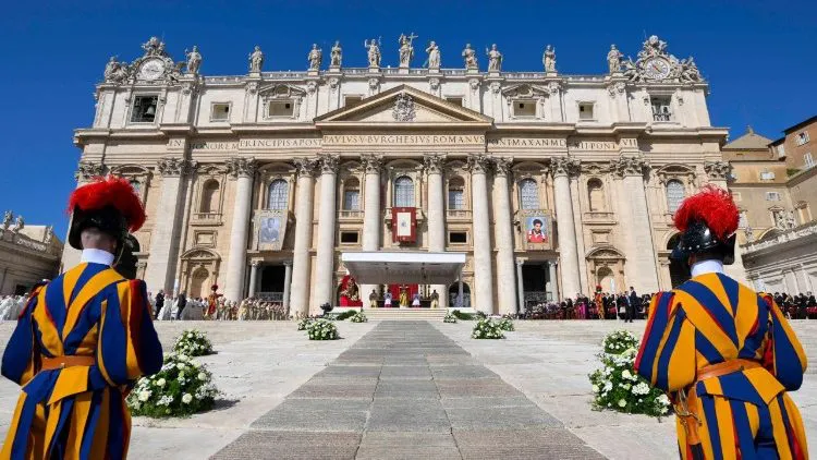 PLAZA SAN PEDRO CANONIZACIÓN FRASSATI Y ACUTIS