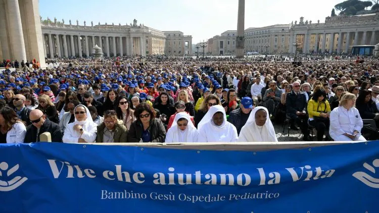 Fieles durante la celebración