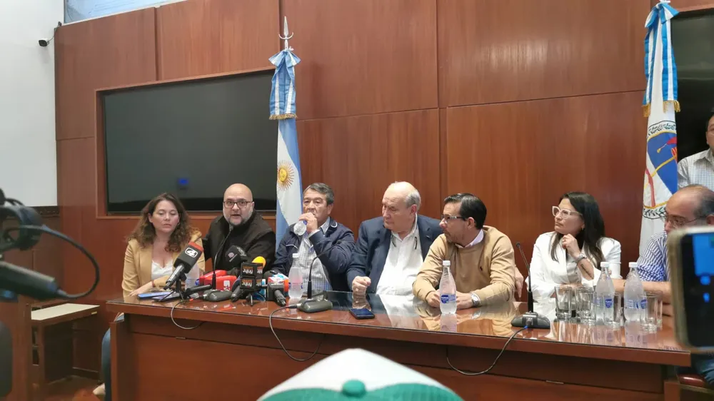 conferencia prensa rivarola1