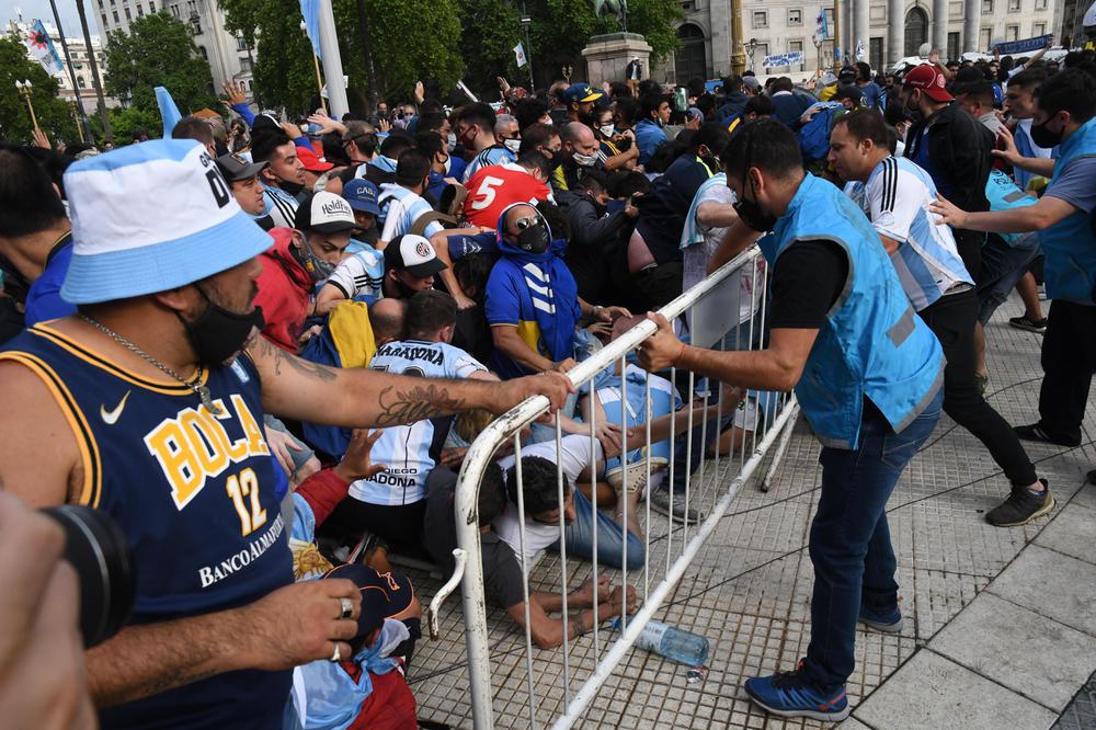 maradona-recibe-el-ltimo_718219