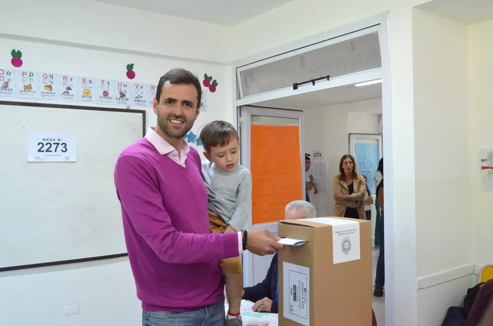 14-05-2023_voto_de_emiliano_estrada_candidato