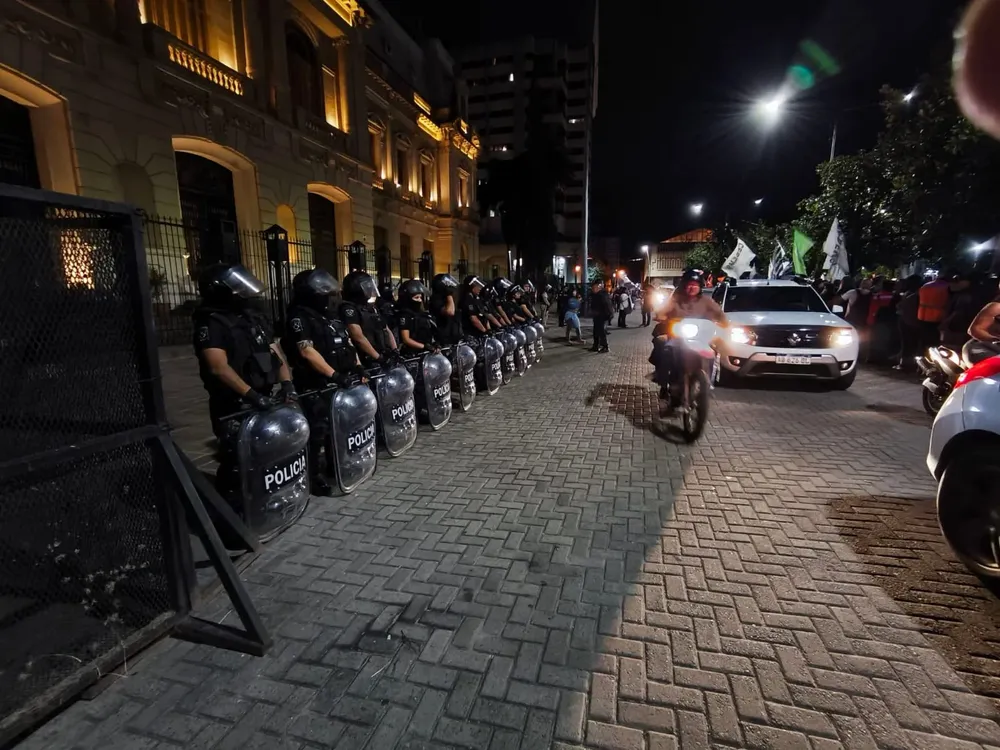 POLICIAS MARCHA GREMIOS