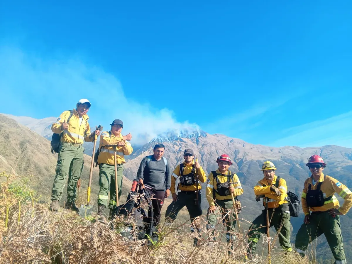 brigadistas incendio cerro azul
