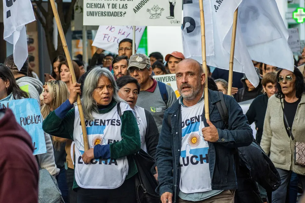 docentes lucha mercedes sosa
