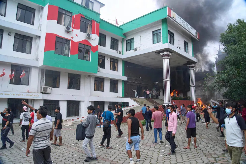 katmandu, protestas redes sociales incendio parlamento1