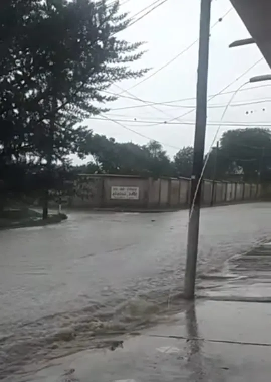 Lluvias Alto Comedero inundado4