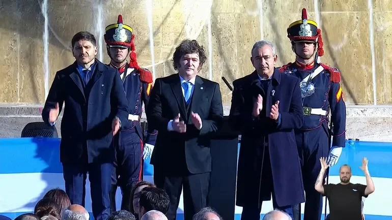 rosario javier milei dia bandera