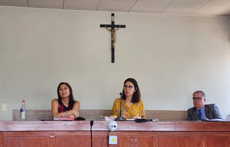 JUECES-CON-FUNCION-DE-JUICIO-Dra.-Barrios-Dra.-Sadir-Dr.-Kamada.jpg-OKKKK-768x491