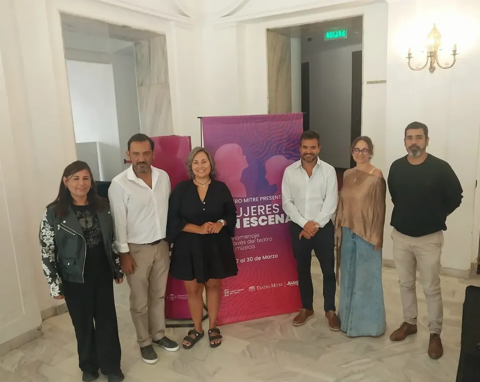 Teatro día mujer mitre