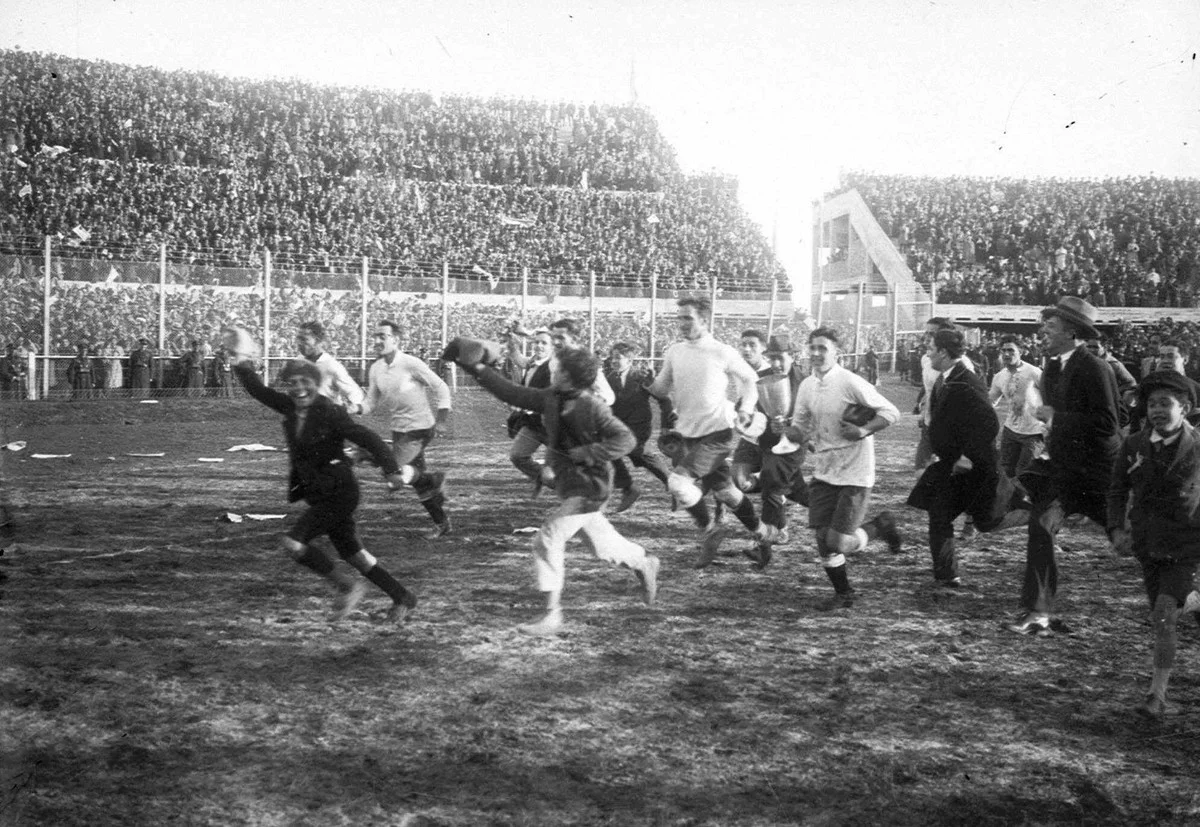 HISTORIA DE LOS MUNDIAL URUGUAY 1930 VUELTA OLIMPICA